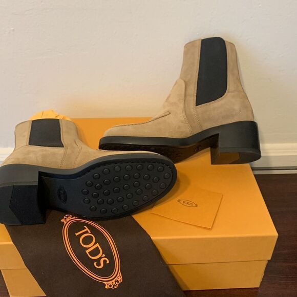 Tod’s Women’s tronchetto leather upper/ lining Chelsea boot US 5,5 and 8,5 NIB - Picture 5 of 13